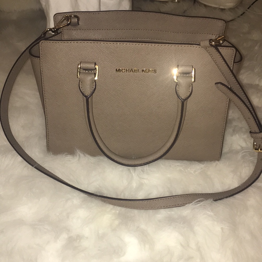 Michael Kors Medium Selma in Taupe